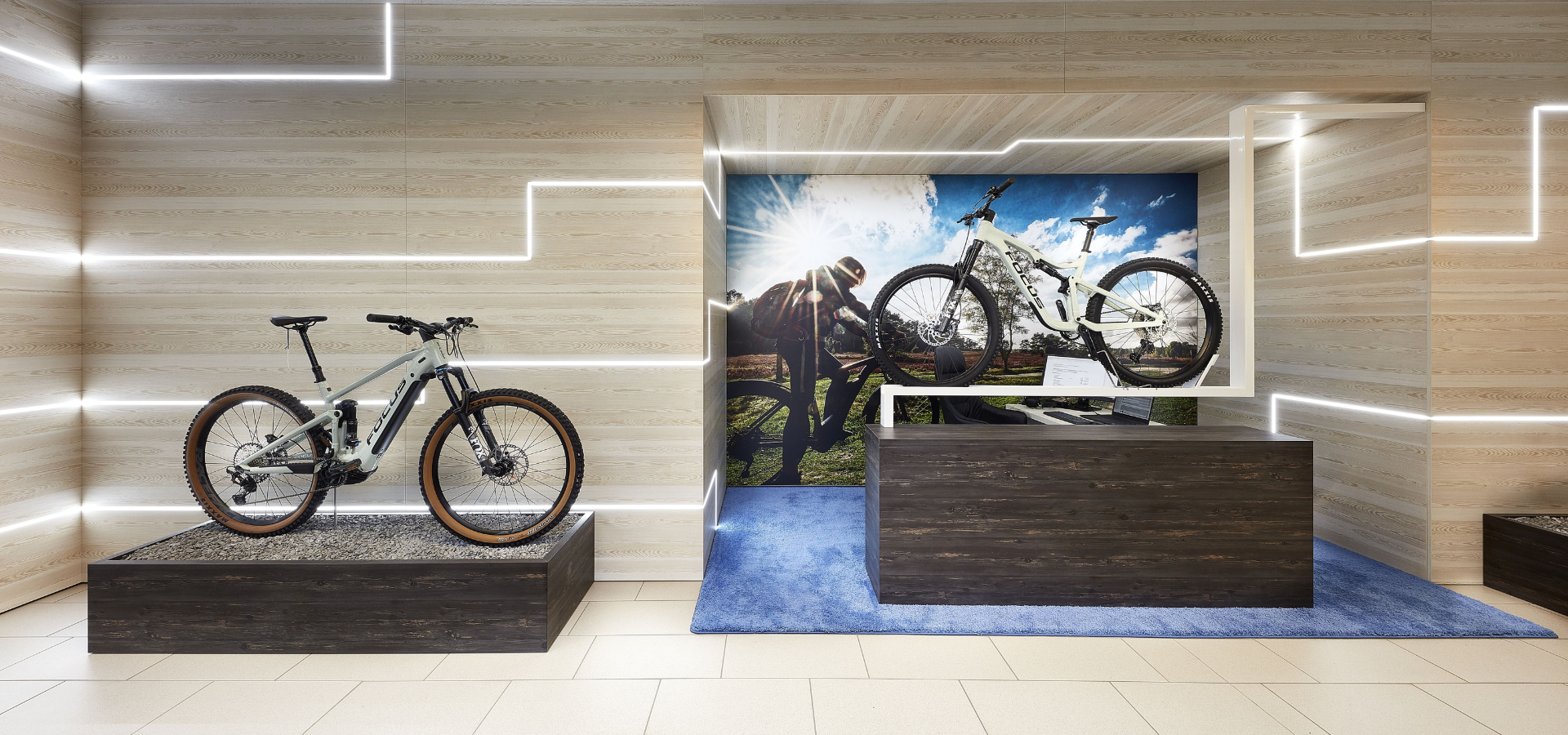 Moderner Fahrrad Ladenbau für das Autohaus Kuhn+Witte
